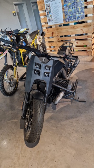 Tag4: Touratech Laden